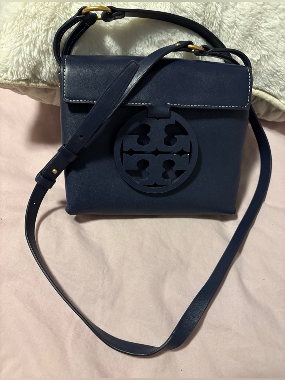 Tory Burch Navy Leather Crossbody with Logo Medallion - Picture 6 of 6